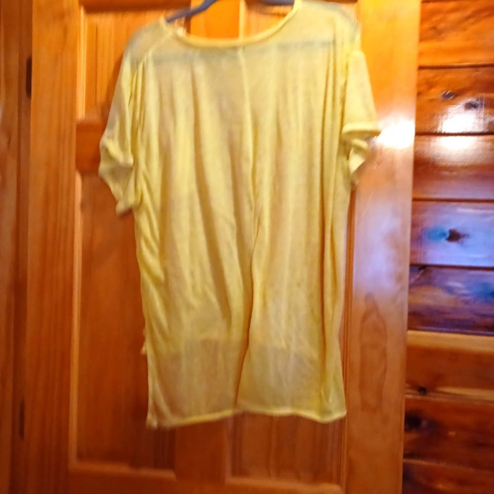 ZENANA VERY LIGHT WEIGHT TSHIRT. ALL THE RAGE SPRING/SUMMER 2023!!